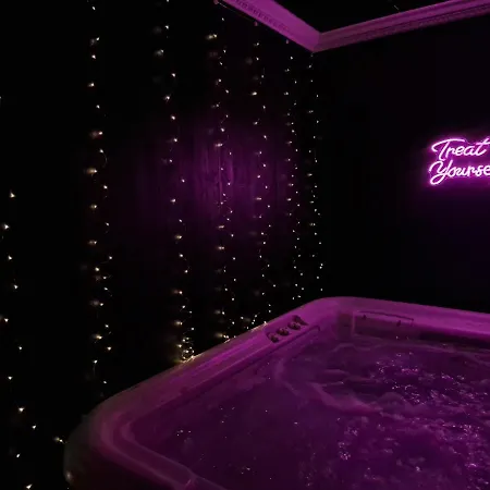 The Penny Black Apartment With Indoor Hot Tub Slamannan Exterior photo