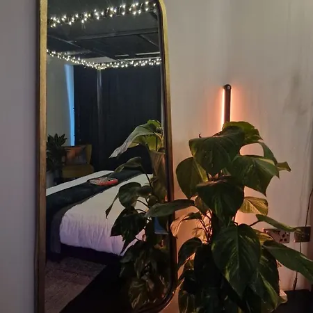 The Penny Black Apartment With Indoor Hot Tub Slamannan Exterior photo