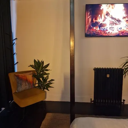 The Penny Black Apartment With Indoor Hot Tub Slamannan Exterior photo