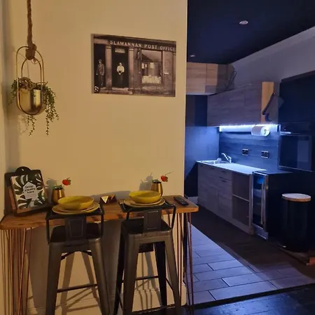 The Penny Black Apartment With Indoor Hot Tub Slamannan Exterior photo