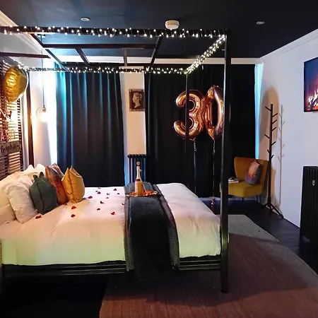 The Penny Black Apartment With Indoor Hot Tub Slamannan Exterior photo